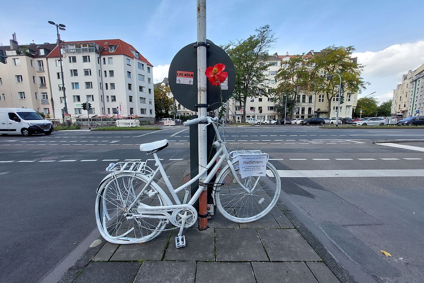 Riehler Straße: Hier wurde im Juni eine Radfahrerin von einem LKW überfahren und starb.